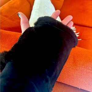 NWOT suede and fur handwarmers